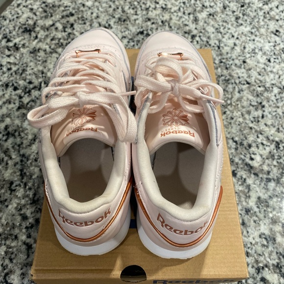 Womens Reebok Classics - Picture 8 of 10